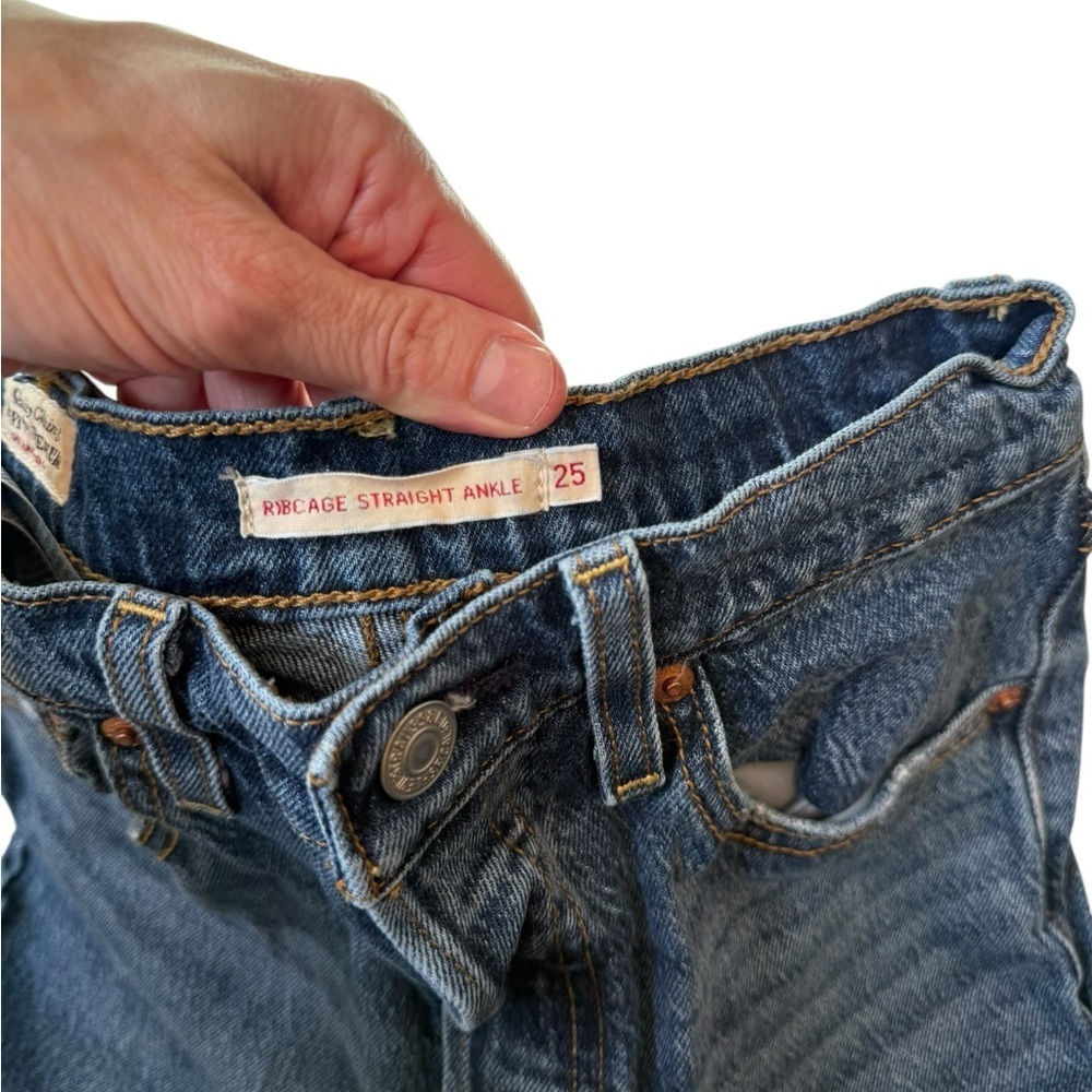 Levi's Light Blue High-Rise Cropped Straight Jeans - Picture 6 of 8